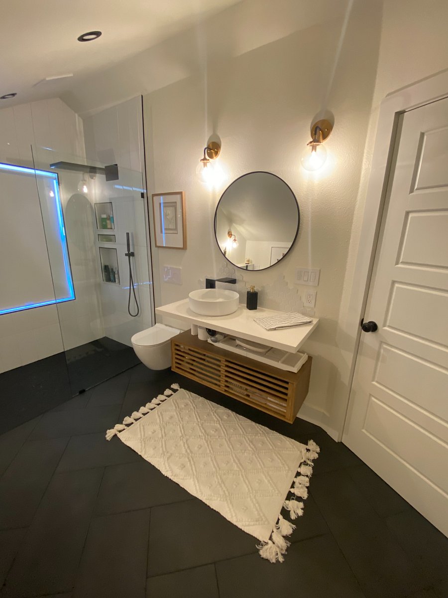 Newly renovated, still sparkling clean!