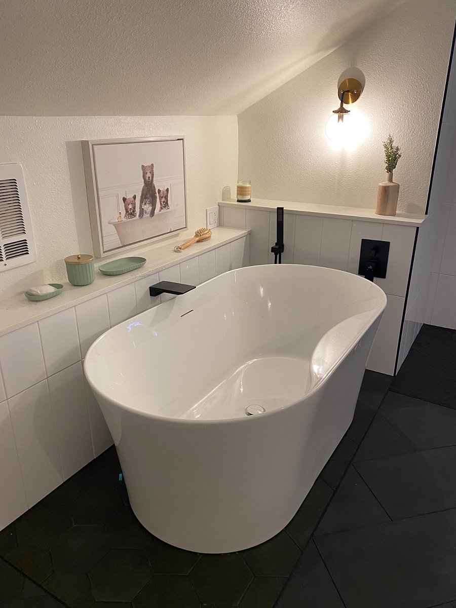 Bathroom 2 - soaking tub