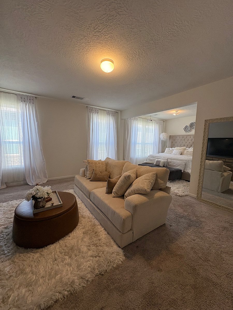 Master bedroom suite. 
RM 1.