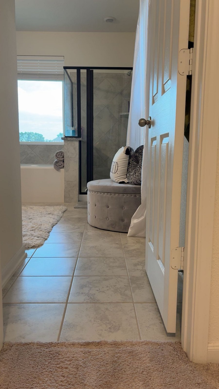 Master bedroom suite restroom. 
RM 1.