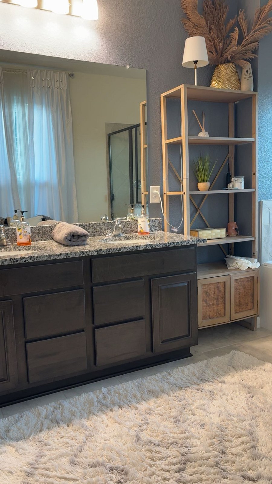 Master bedroom suite restroom. 
RM 1.