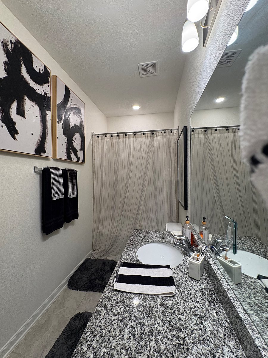 Royal B RM 2 shared restroom.