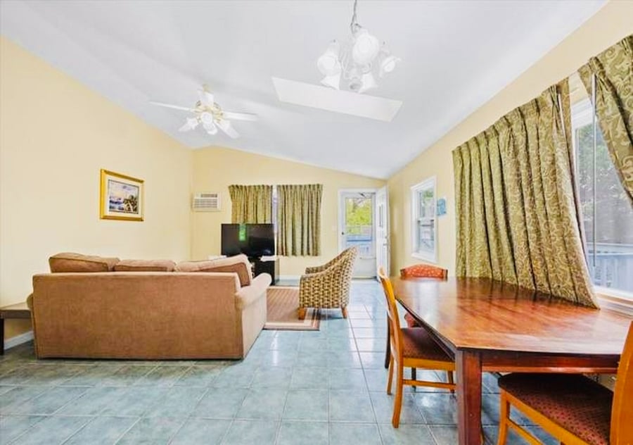 Furnished Finder property 890880_1 photo 3
