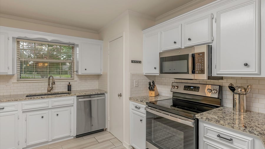 Stocked kitchen with all appliances & Keurig Duo coffee maker