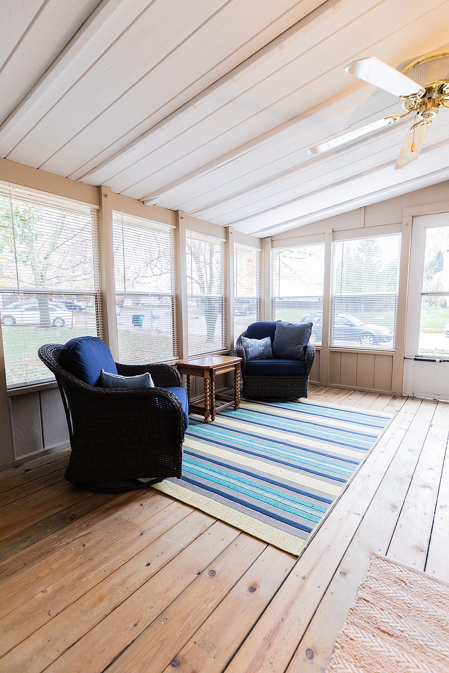 back porch
also features a matching sofa (not included in photo)