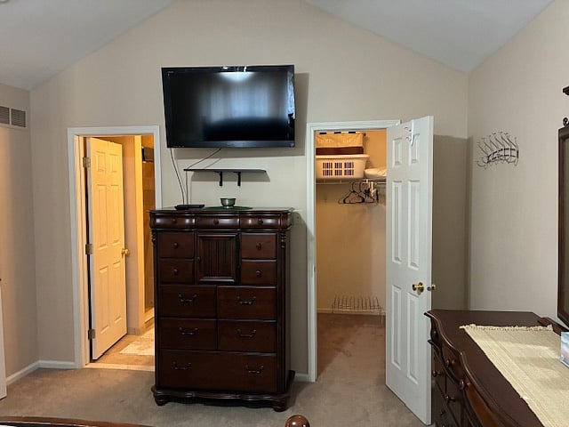 Master bedroom (Queen bed)