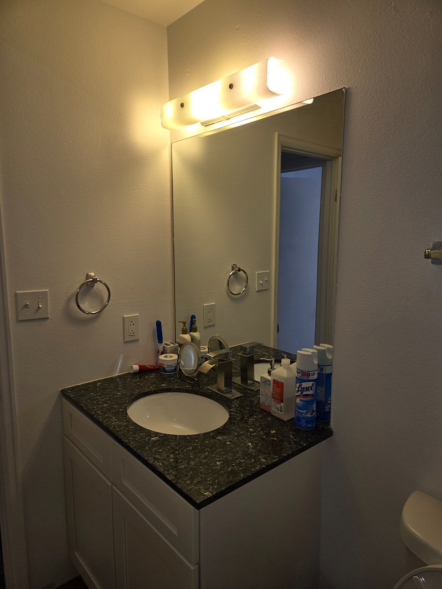 Main full bathroom