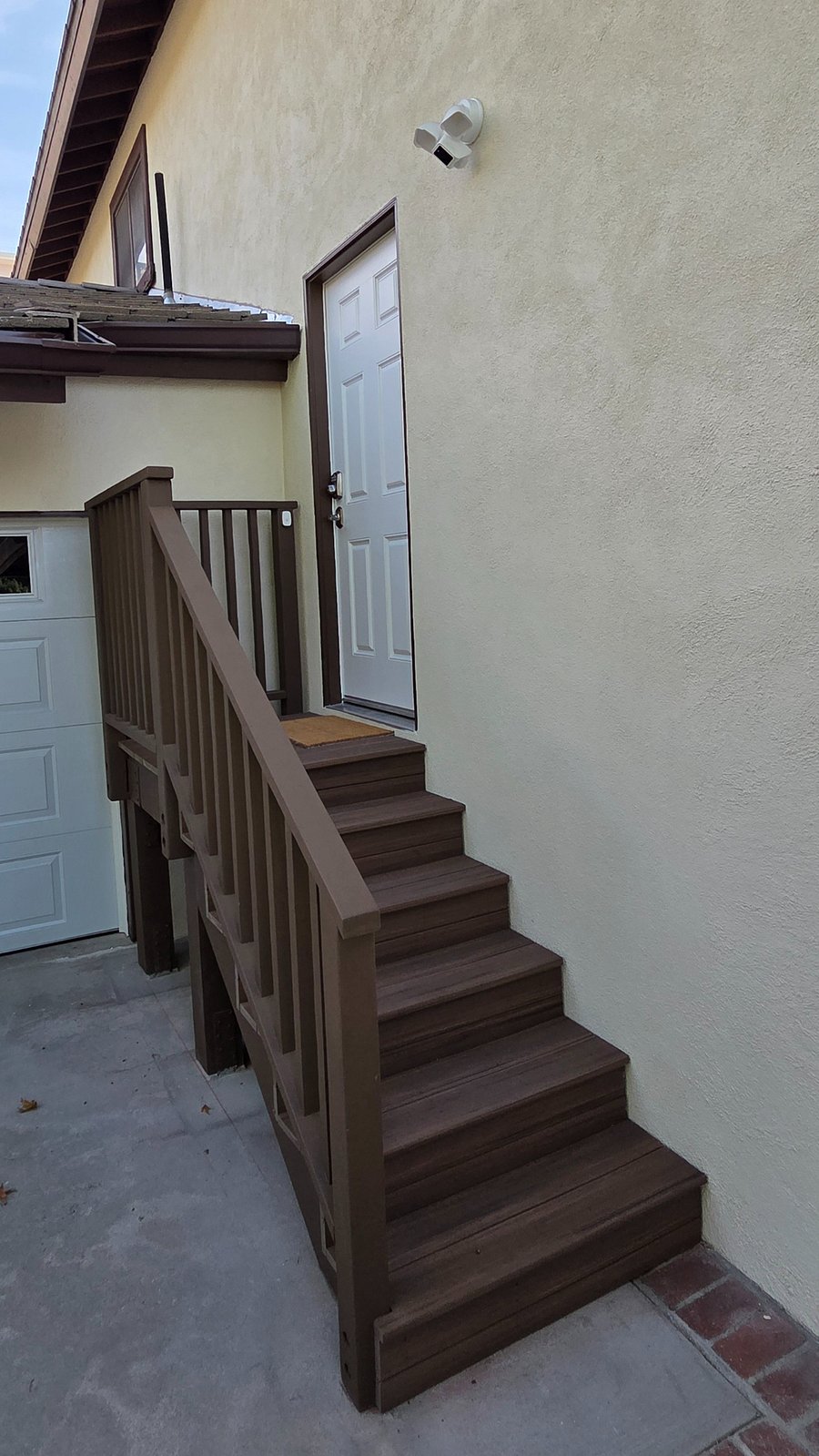 Entry stairs (exterior)