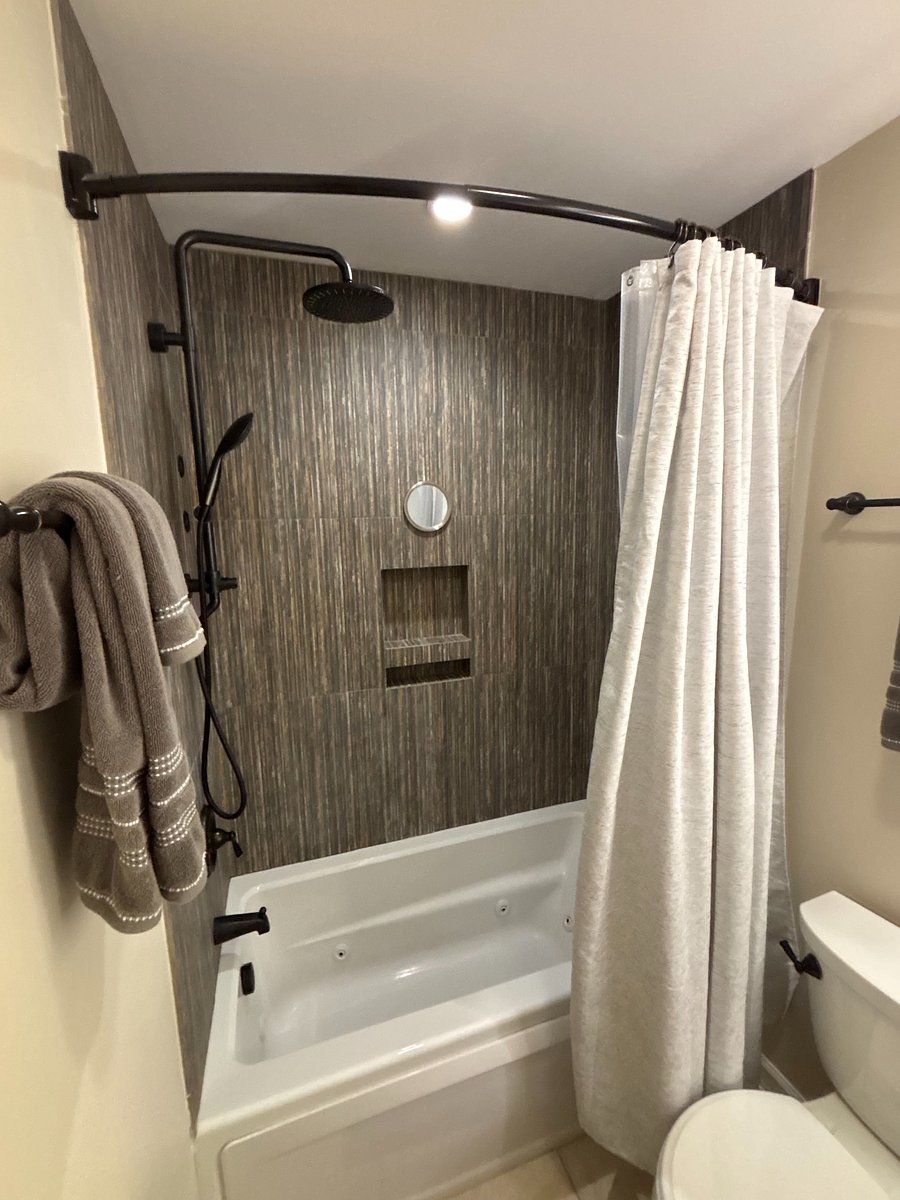 Queen Suite Bath/Shower