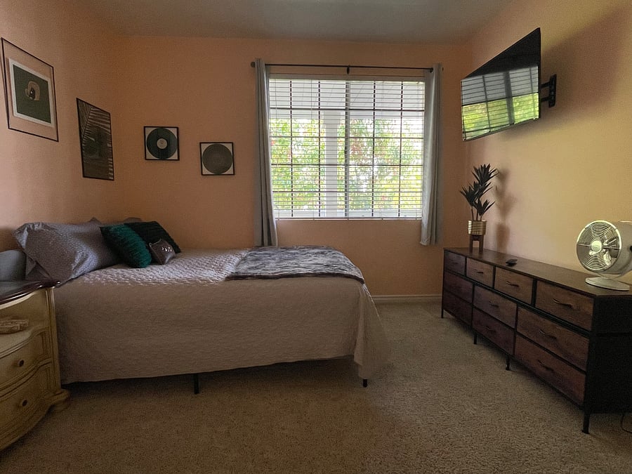 Front bedroom (2)