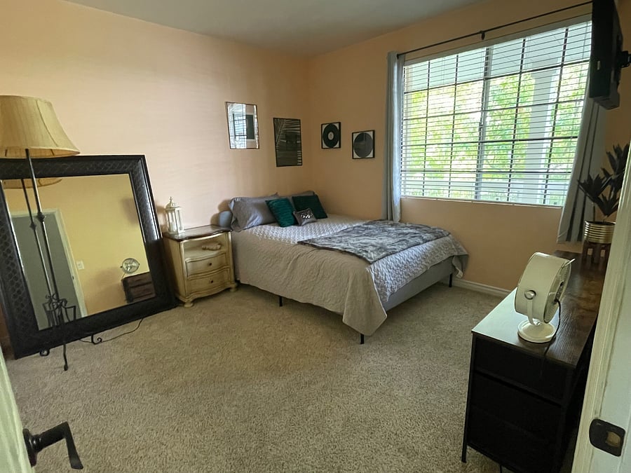 Front bedroom (2)