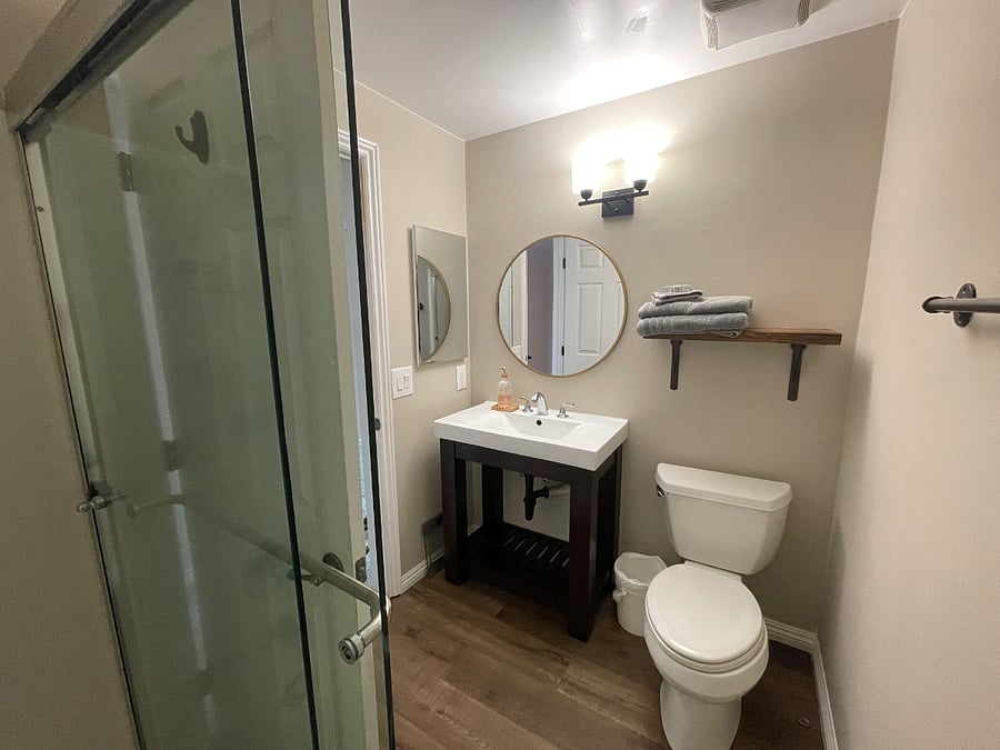 Bathroom 1 (inside bedroom 1)