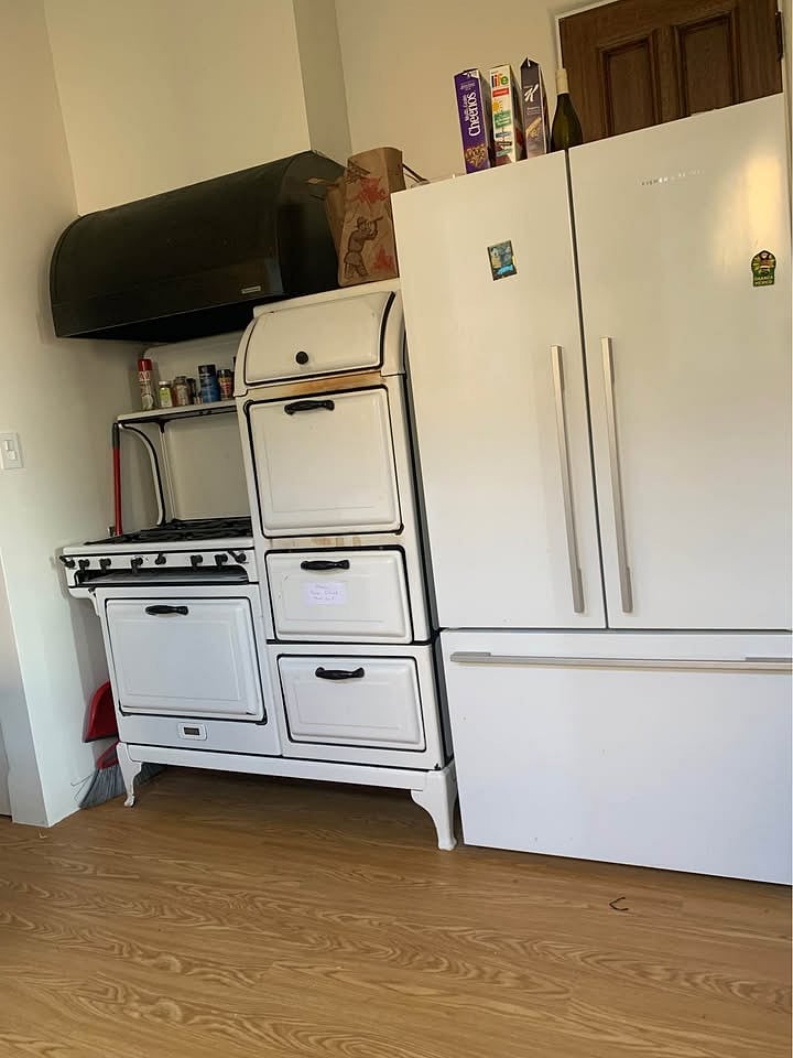 Stove in Large Kitchen, 1920s but works well.