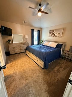 En-suite w/ full bathroom