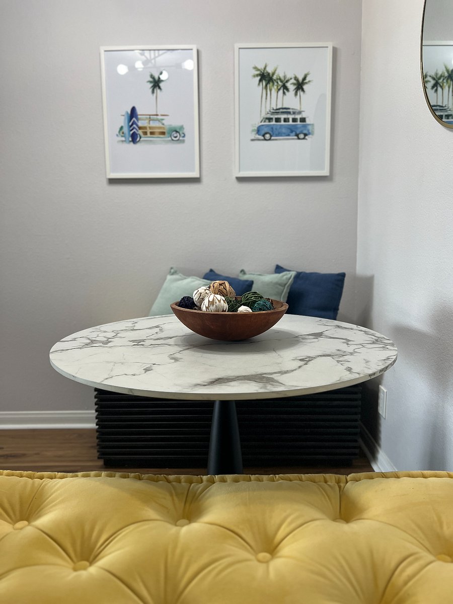 Corner eating nook