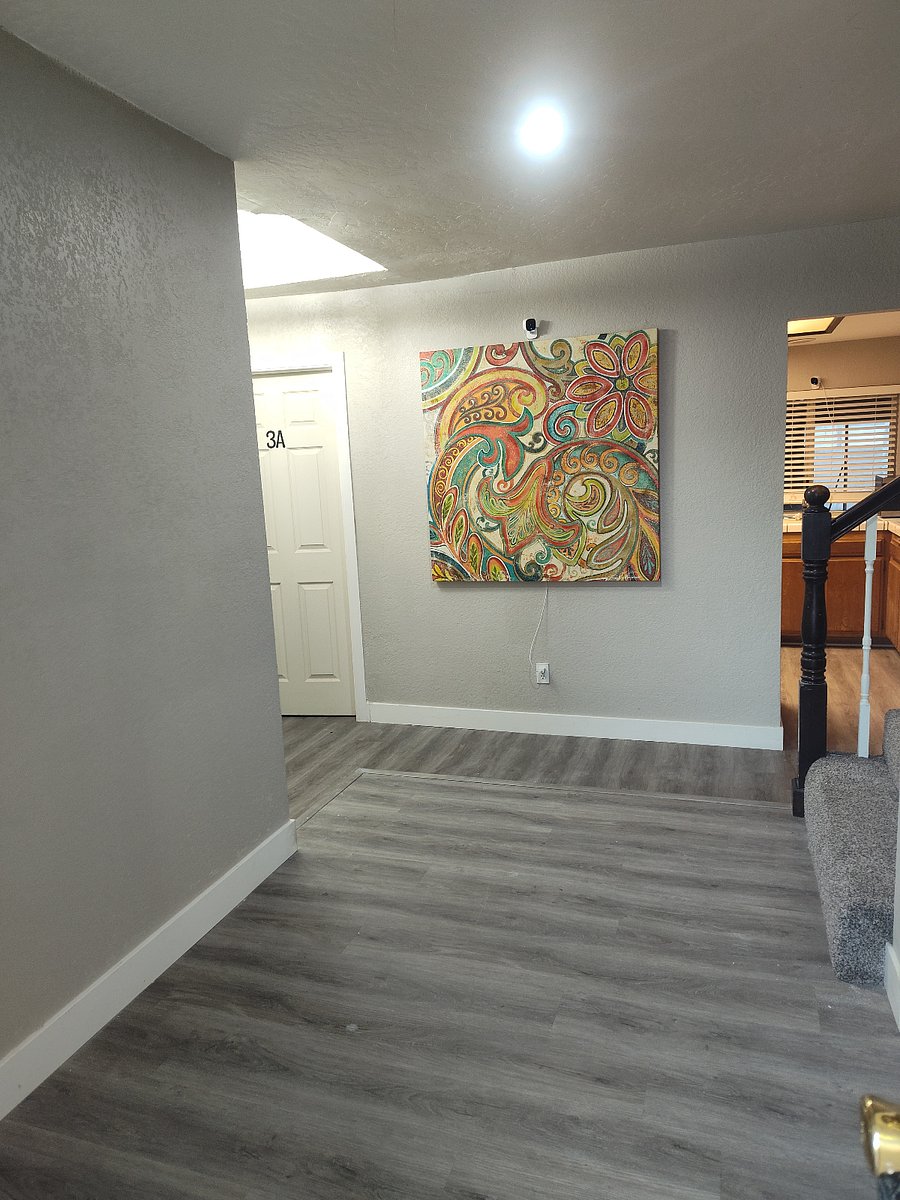 3 security cameras located only in common areas.(Entry hallway,laundry room,and kitchen).Exterior cameras for your security are installed as well.Alarm system,fire and smoke detection etc.
