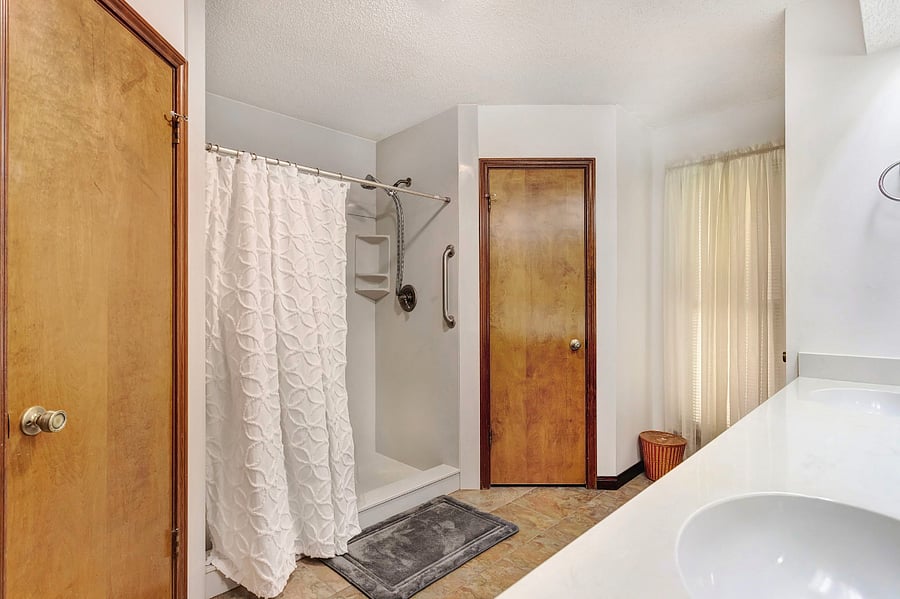 Master Bathroom, 1 walk-in closet available 