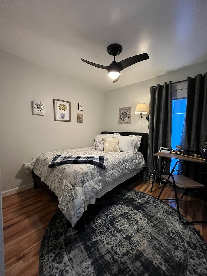 Apt A 2nd room with Queen size bed