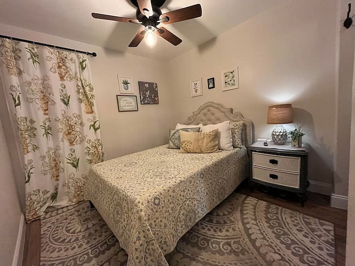 Apt D 1st bedroom with Full size bed