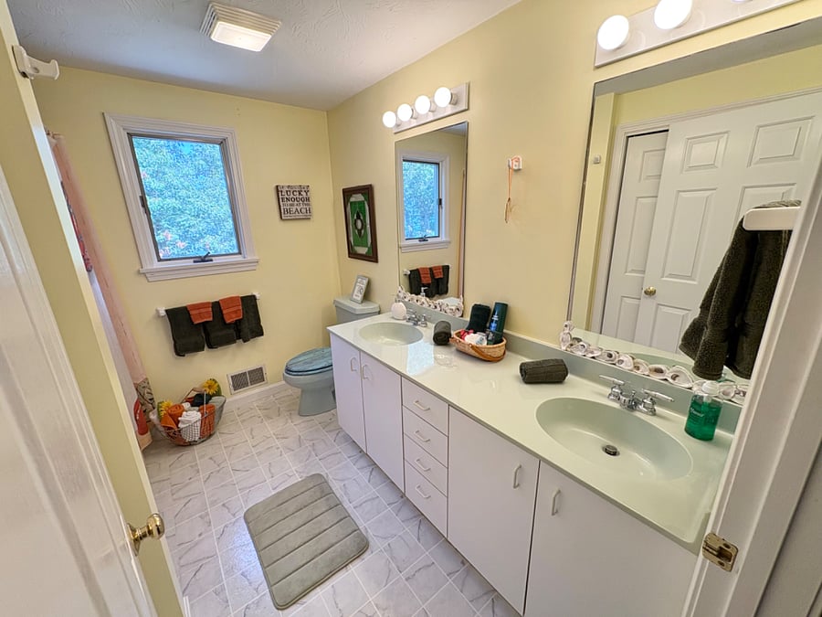 full bath upstairs