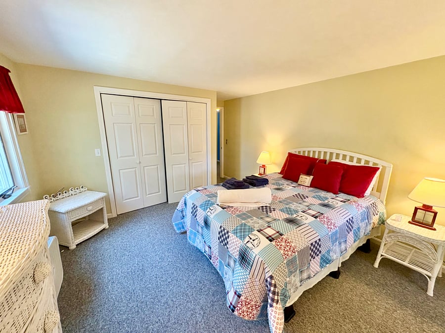 bedroom 2 - queen size bed