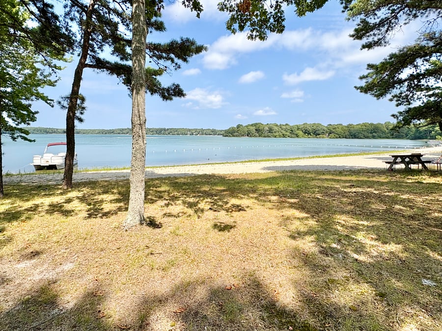 Ashumet Pond