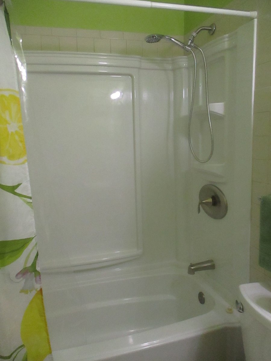 Main Bath (for renter use)