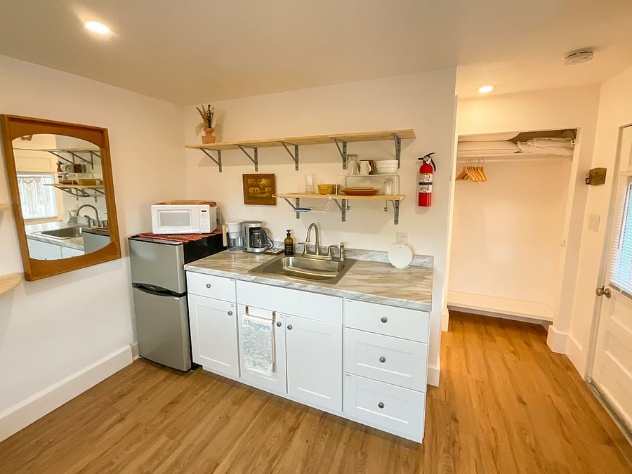 Fully equipped kitchenette with high quality flatware and utensils.