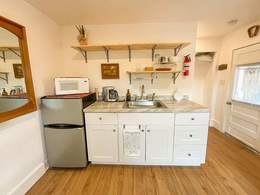 Fully equipped kitchenette with high quality flatware and utensils.