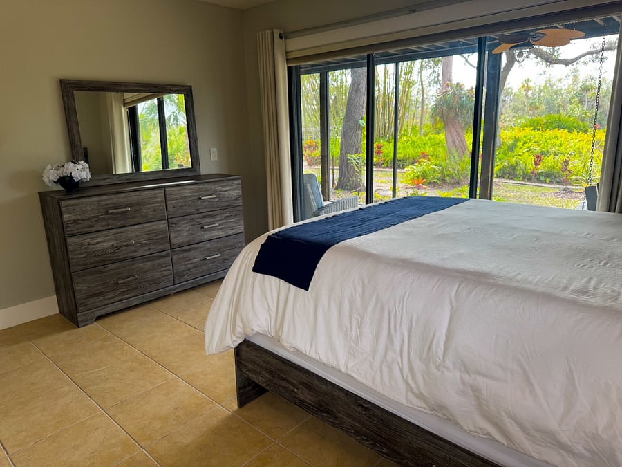 Master Bedroom off Lanai