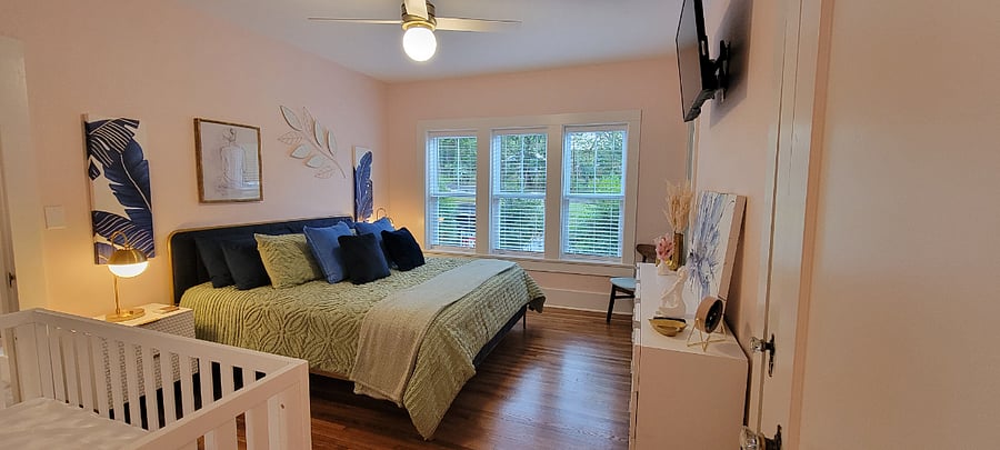 Main bedroom with King & baby crib