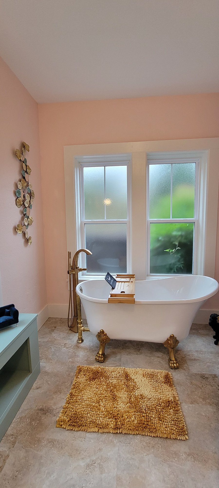 Main bathroom with claw foot soaking tub