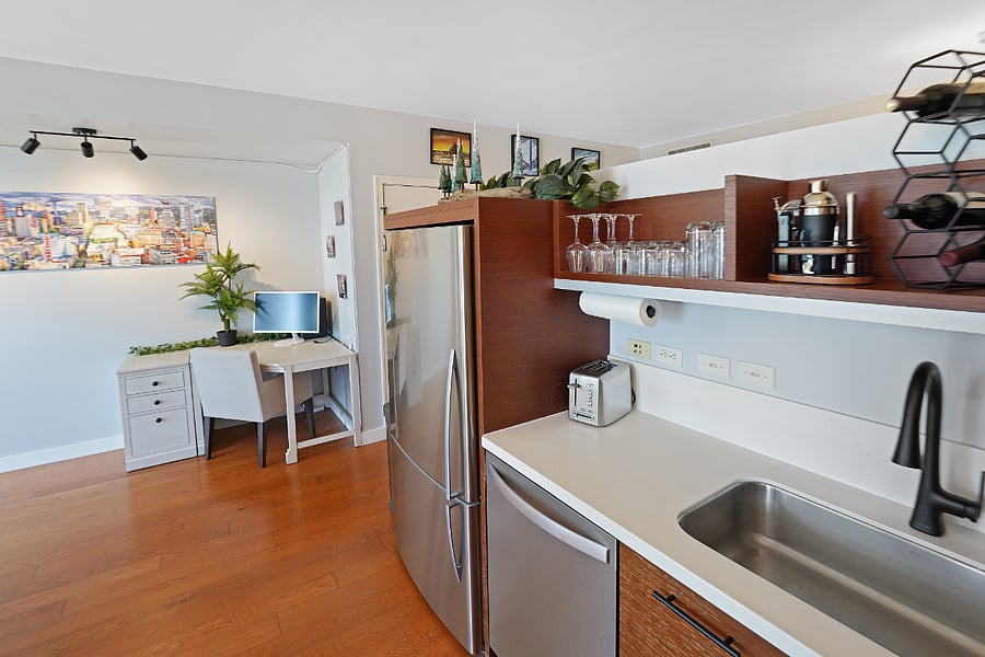 Live and Work with the Spacious Desk