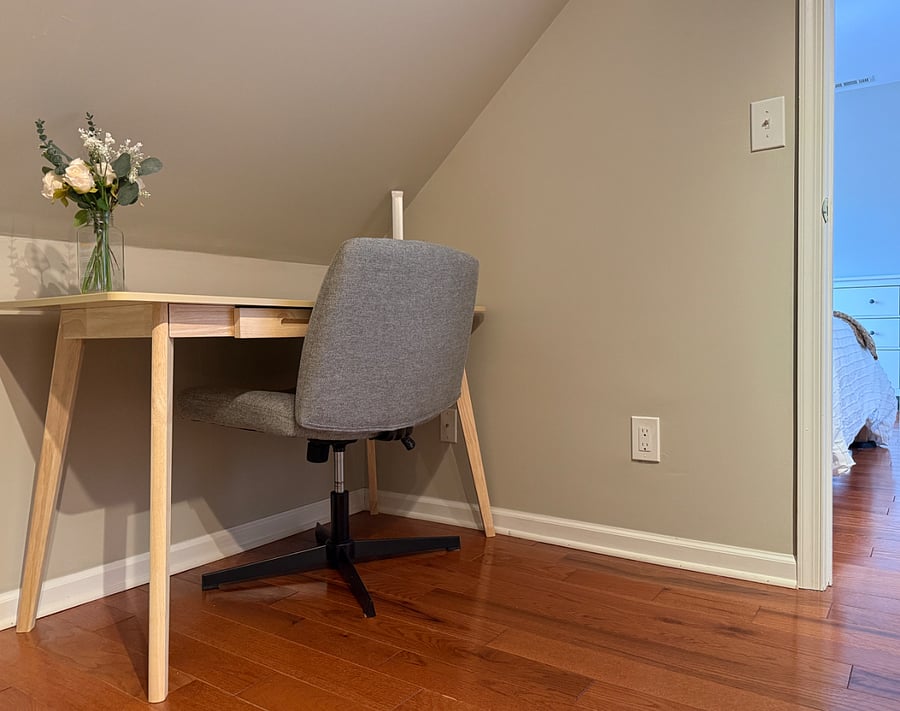Living/Den - work station 