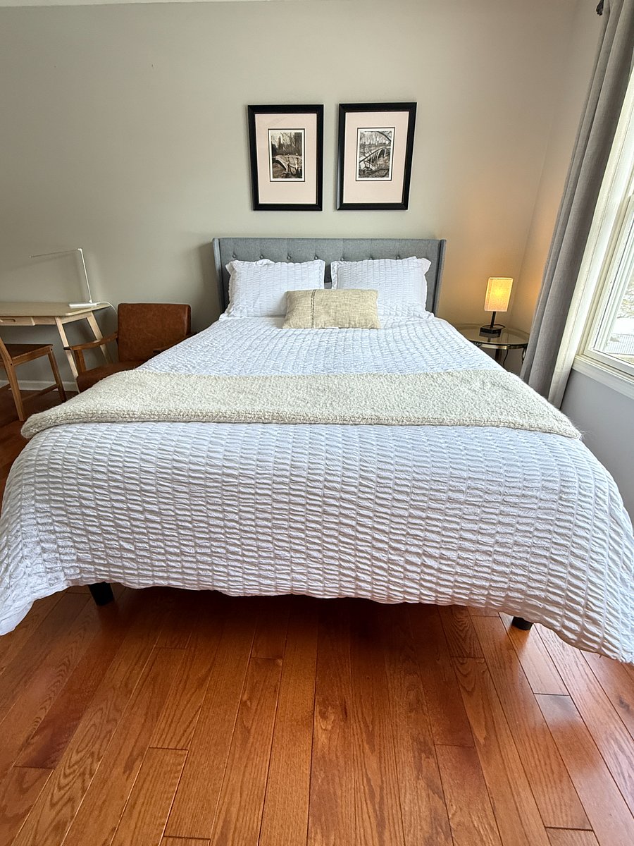 Bedroom 2 - Queen Bed