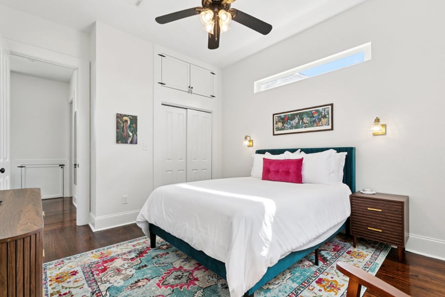 Queen upstairs bedroom 