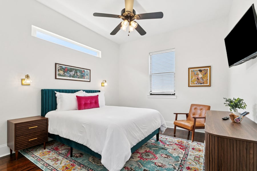 Queen upstairs bedroom 