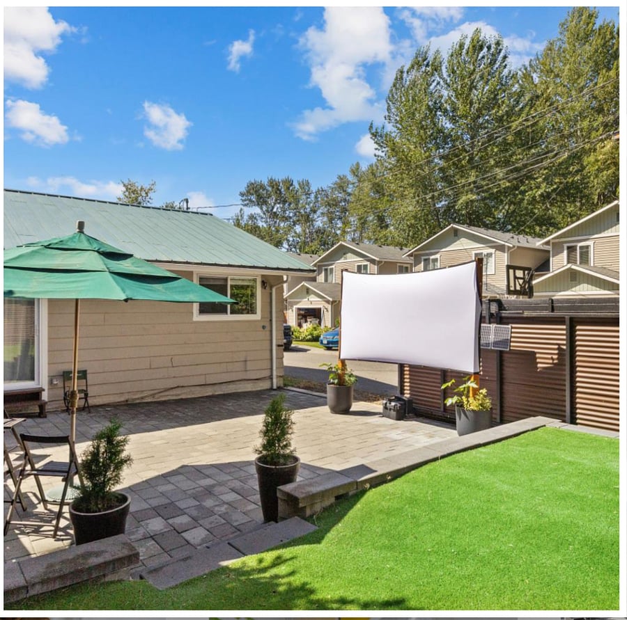 A thoughtfully simple space with endless possibilities, furniture, and posts can be easily moved to suit your needs.