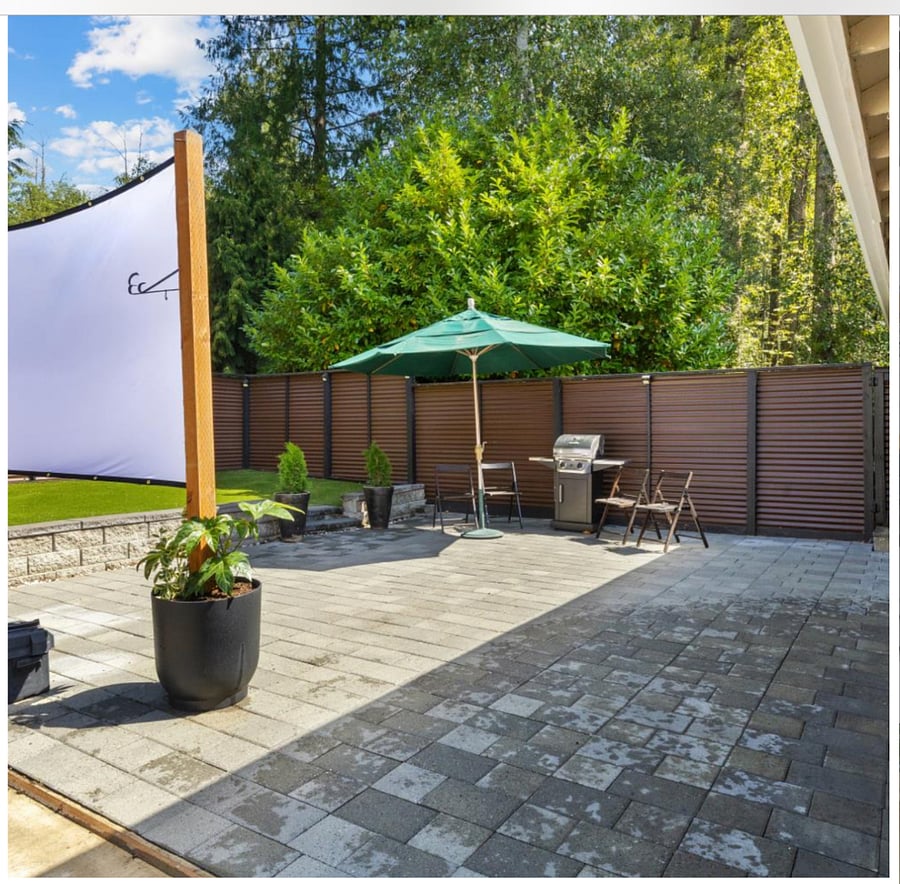 Enjoy BBQs during the day and movie nights at sundown with popcorn and a hot cup of tea or coffee from your coffee station.