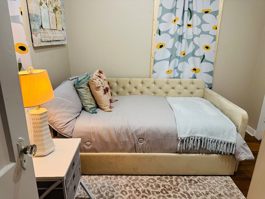 2nd bedroom with twin/trundle bed.