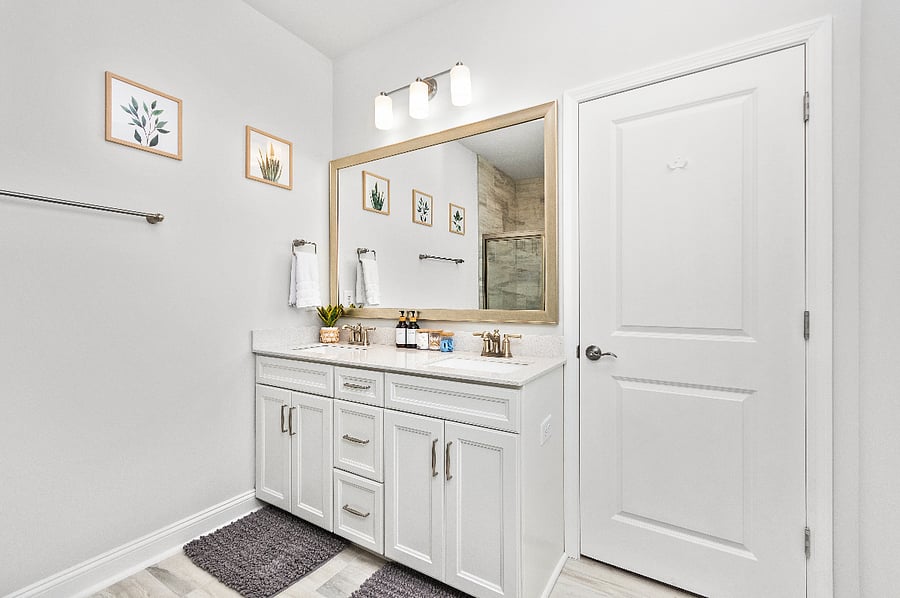 Full Bathroom #1: In Master Bedroom #1