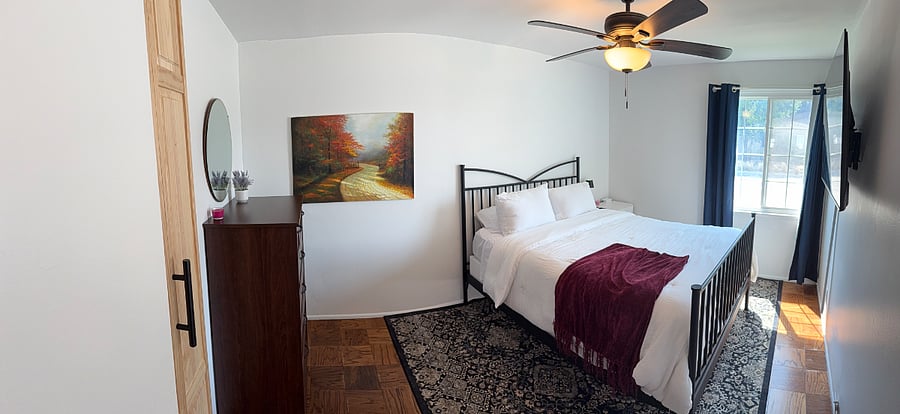Secondary Bedroom (queen)
