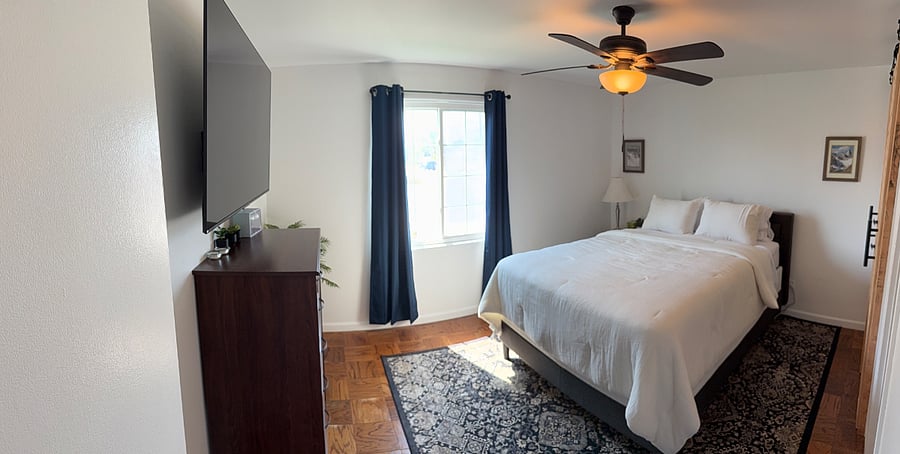 Primary Bedroom (queen)