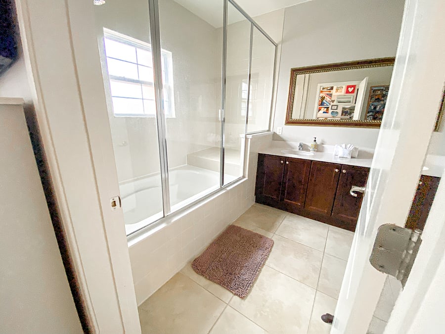 Master Bath - Large tub and shower