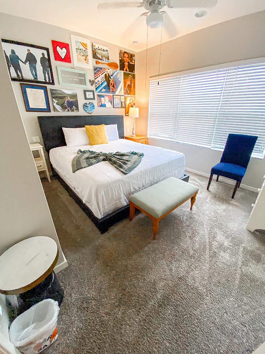 Master BR - King bed