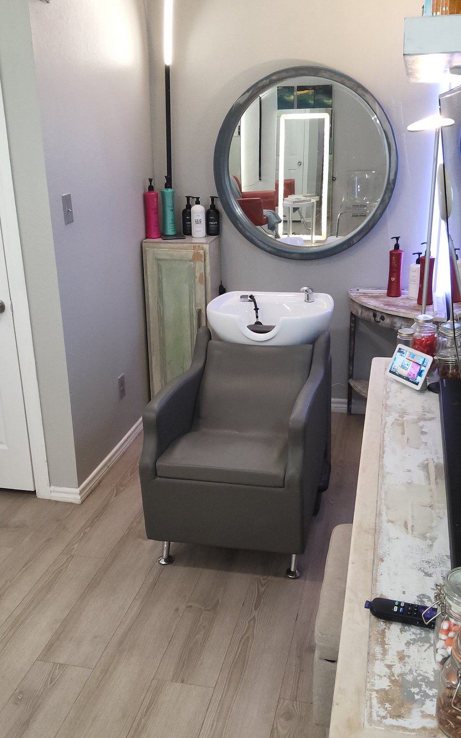 Salon shampooing station