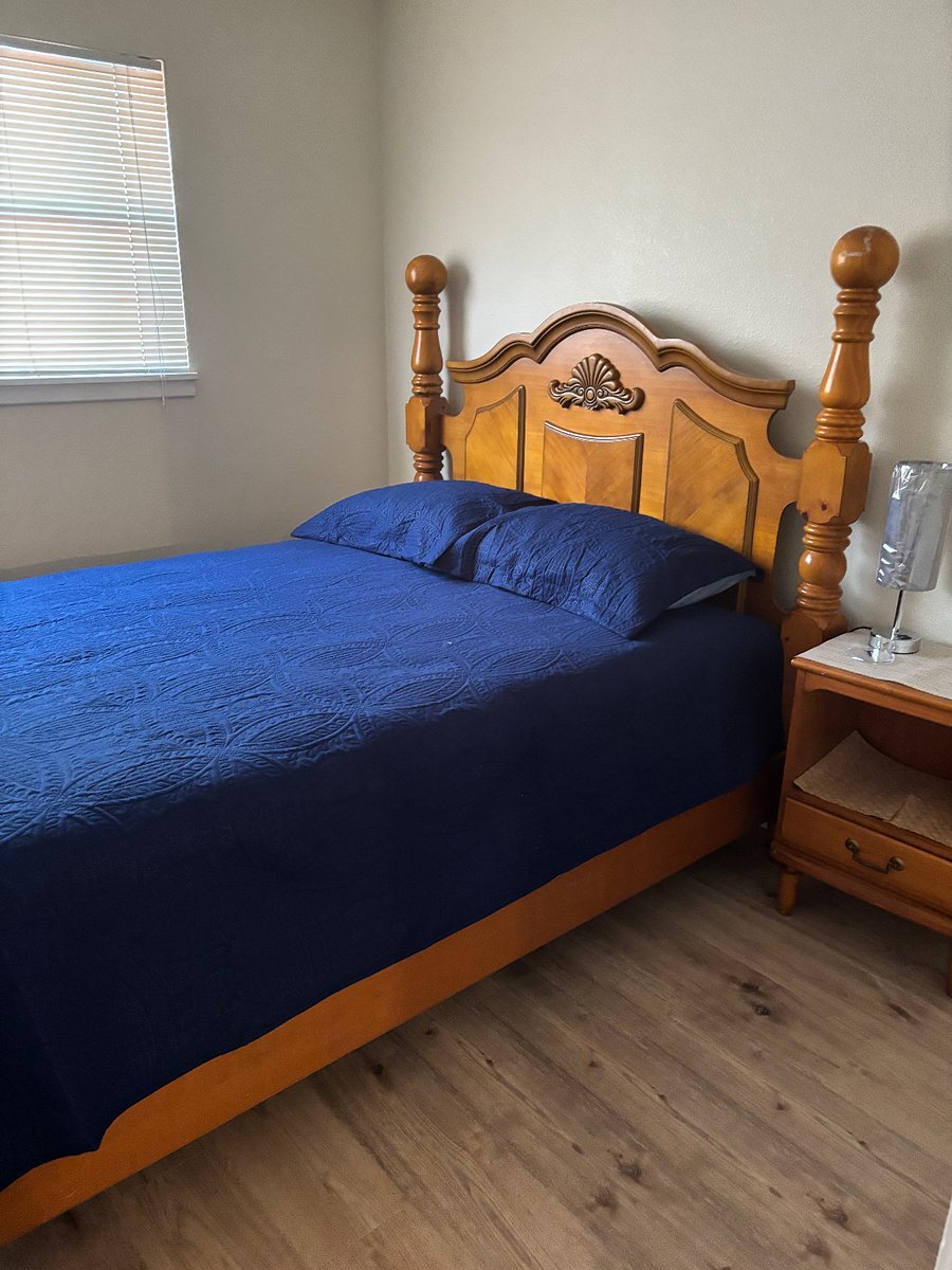 Middle bedroom