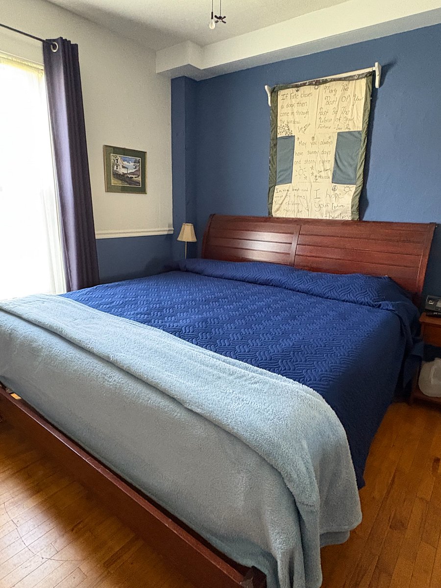 Bedroom 1: King size adjustable bed