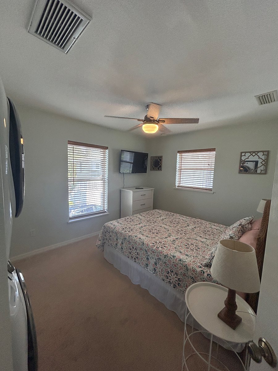 Guest Bedroom- Queen Bed