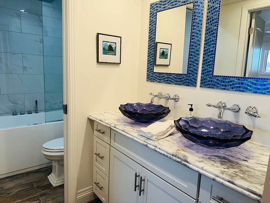 Guest bedroom in-suite bathroom.